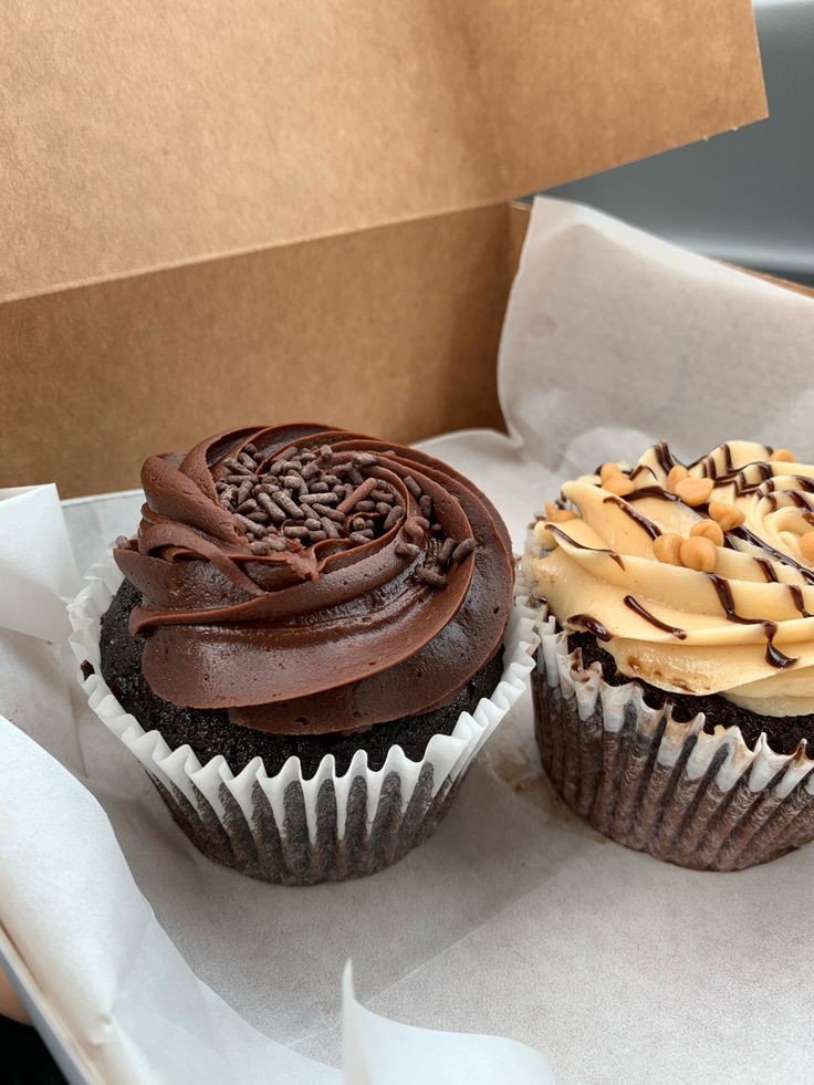 Chocolate and caramel cupcakes
