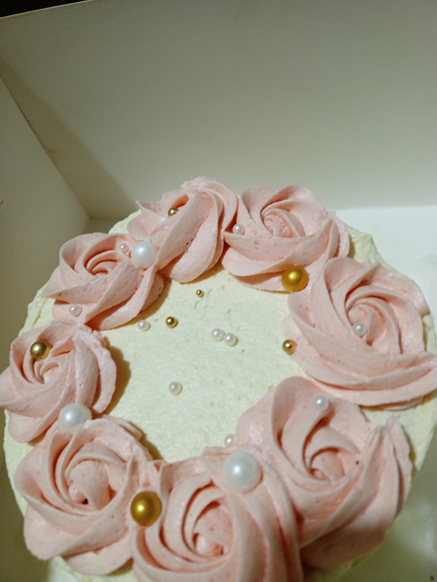 Pink rosette cake with pearls